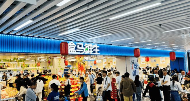家头部企业打响餐饮零售化升级战PG麻将胡了餐厅味道进家庭这三(图5)