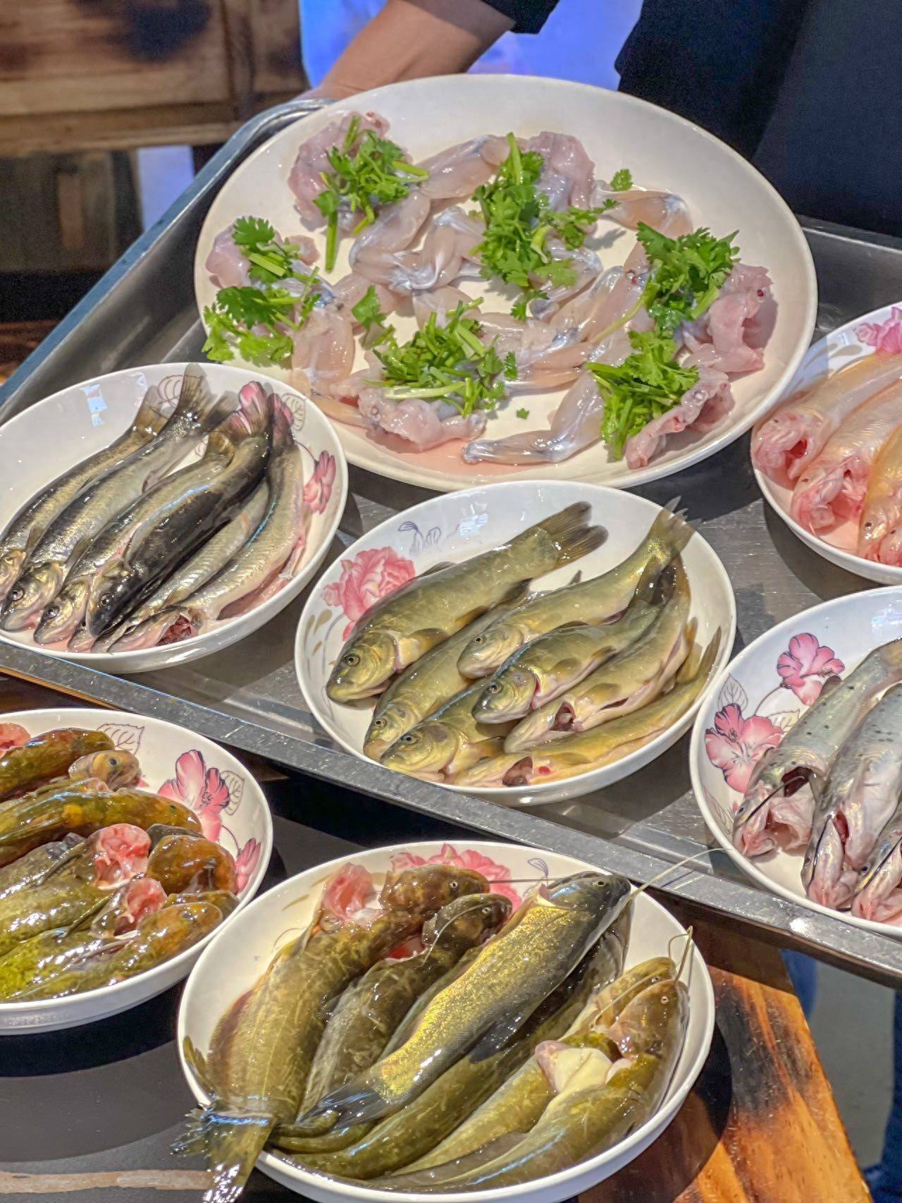 都说餐饮火锅适合年轻人创业？麻将胡了【马